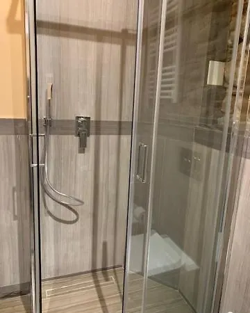 Konukevi Via Di Mezzo 103 3*