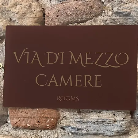 Via Di Mezzo 103 * Pietrasanta